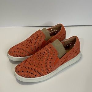 UGG Cas Perf NWT Size 7.5